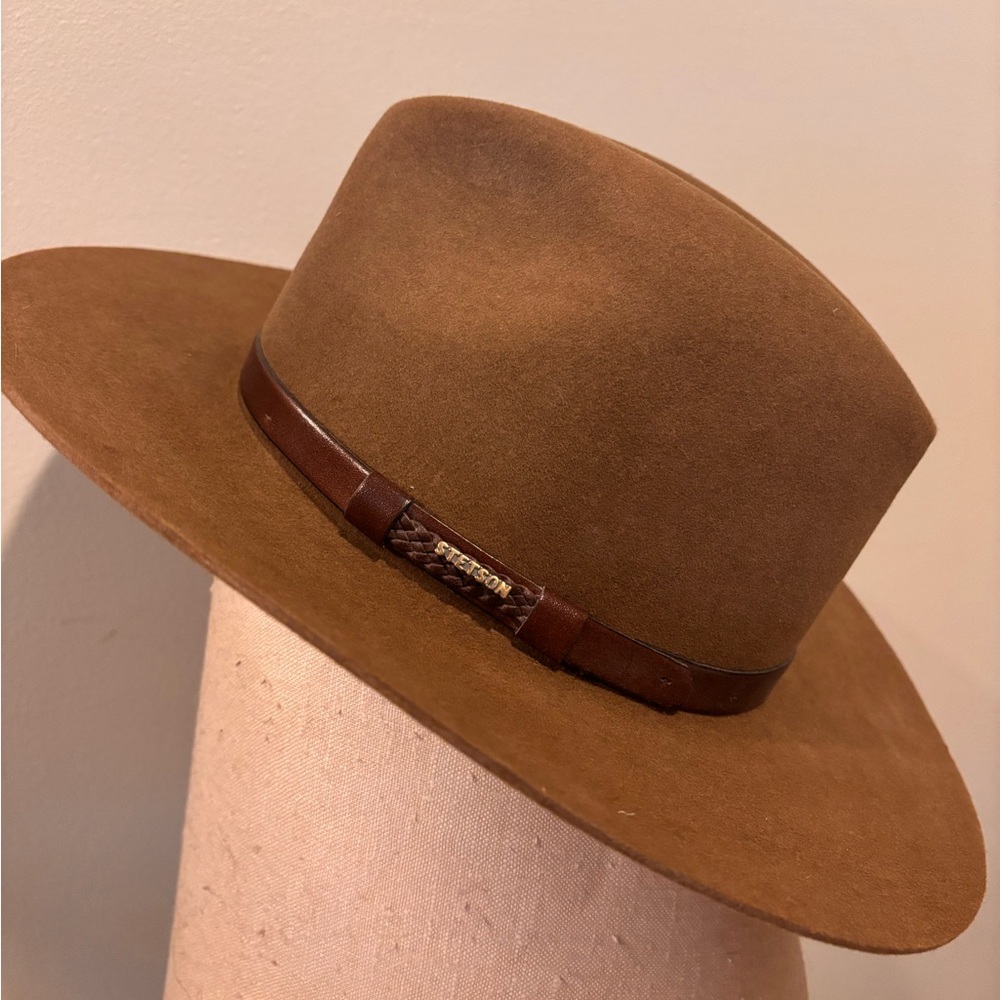 Stetson Tan Western Hat with Leather Band. The Gun Club by Stetson